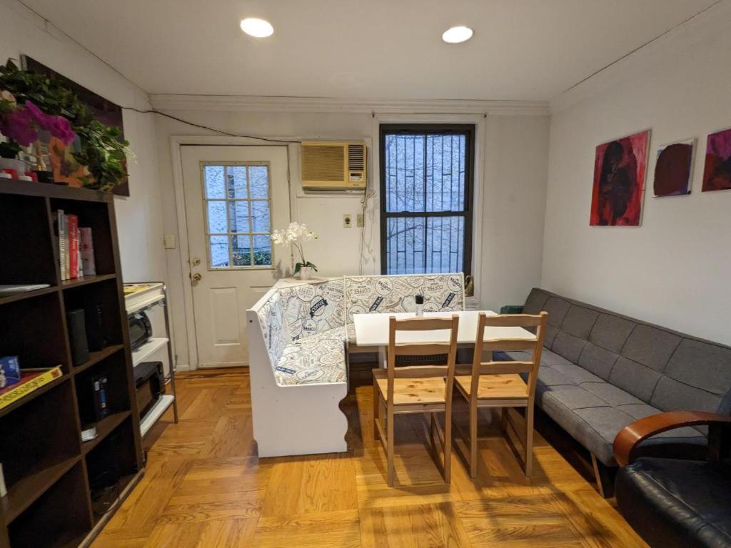 Fawlty Towers In Williamsburg Apartment New York Exterior foto