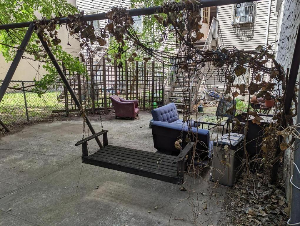 Fawlty Towers In Williamsburg Apartment New York Exterior foto